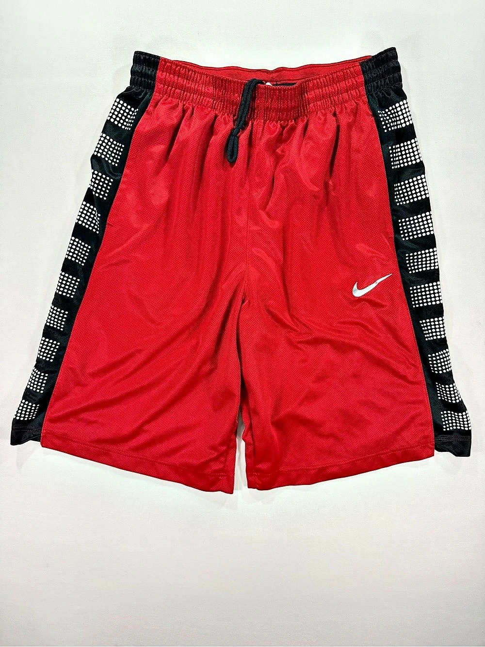 Nike Dri-FIT athletic shorts Athletic Shorts in Red & Black Large Good used cond